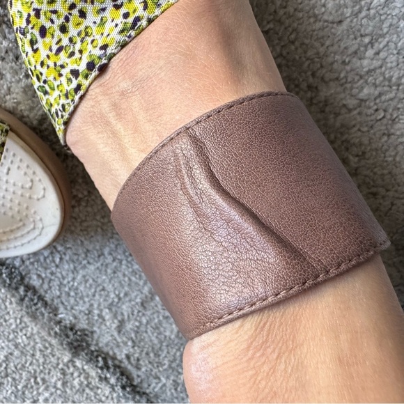 Crocs Leigh II 2 Strap Graphic Wedge Sandal brown taupe green slip on 8 - Picture 12 of 12